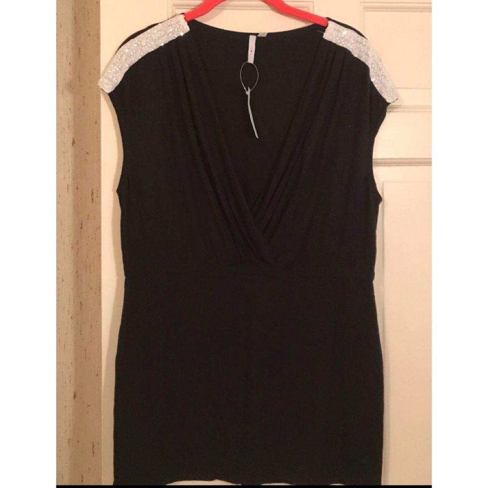NWT Iisli "Tiffany fan top"